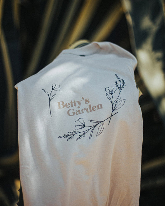 Betty's Garden | T-shirt - Behind the Mall