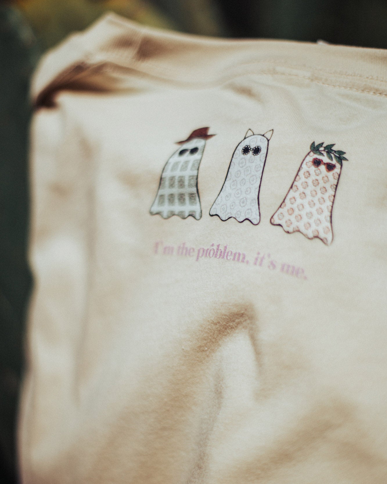 It's me, hi! | Embroidered T-shirt - Behind the Mall